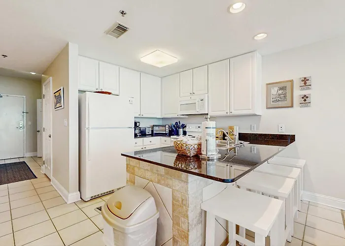 Bright Beachfront W Private Balcony Zero-entry Pool Gym & Hot Tub Holiday home