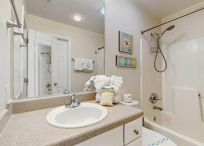 Bright Beachfront W Private Balcony Zero-entry Pool Gym & Hot Tub Holiday home