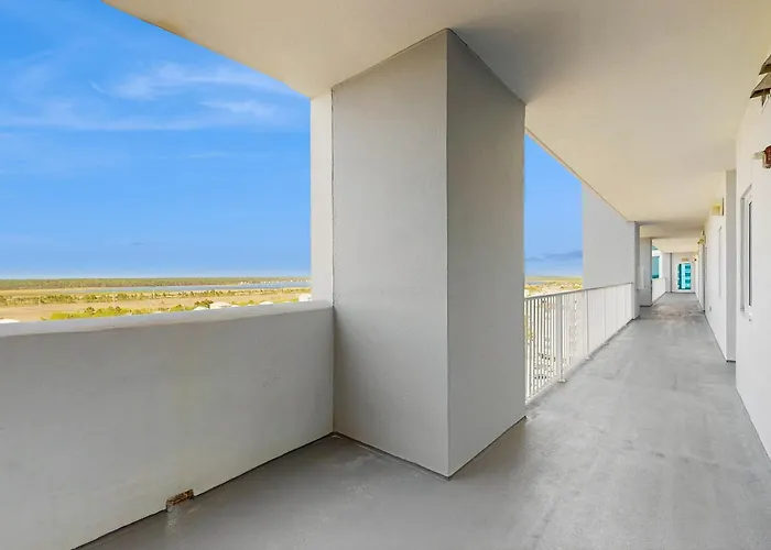 Bright Beachfront W Private Balcony Zero-entry Pool Gym & Hot Tub Holiday home Gulf Shores