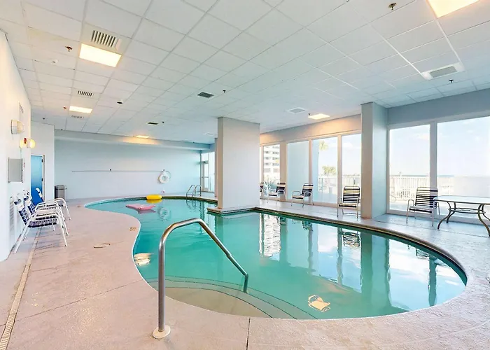 Bright Beachfront W Private Balcony Zero-entry Pool Gym & Hot Tub Holiday home *
