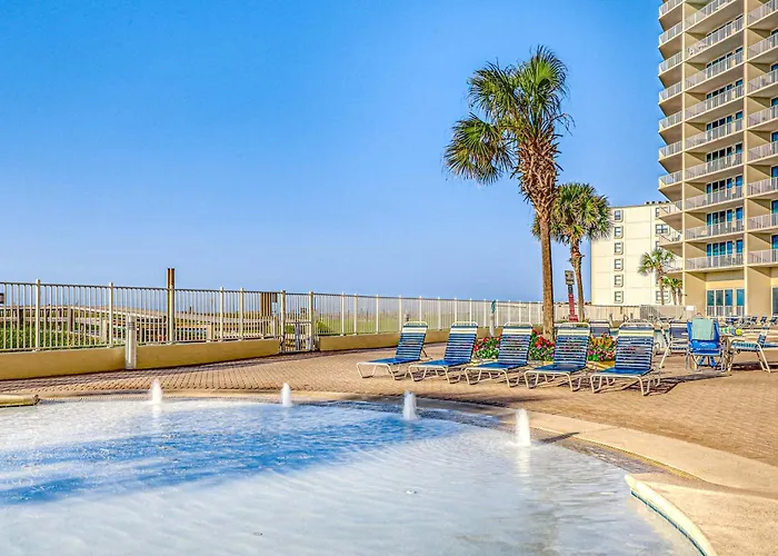 Bright Beachfront W Private Balcony Zero-entry Pool Gym & Hot Tub Holiday home *